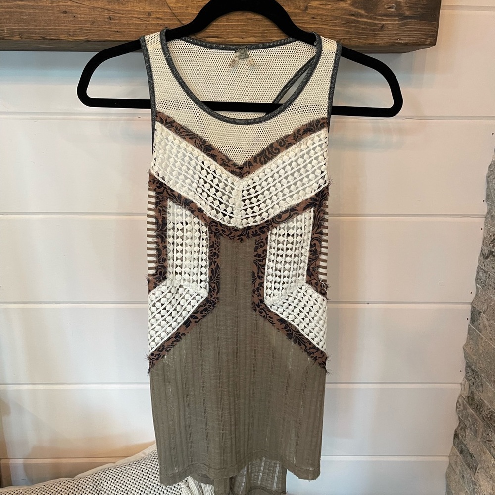 Gimmicks tank top